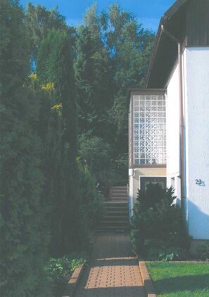 Unclassified image, 3 of 14, button