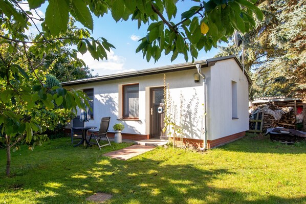 Unclassified image, 1 of 18, button