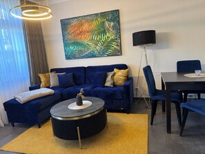 Unclassified image, 5 of 11, button