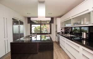 Refrigerador, microondas, parrilla de estufa y lavavajillas 