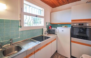 Geladeira, fogão, cooktop, cafeteira/chaleira