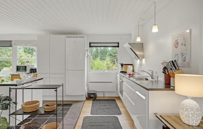 Réfrigérateur, four, plaque de cuisson, lave-vaisselle