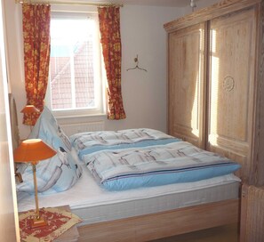 2 slaapkamers, reisbedje, wifi