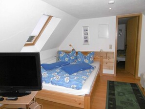 2 chambres, lit parapluie, draps fournis