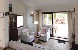 Fernseher, Kamin, DVD-Player