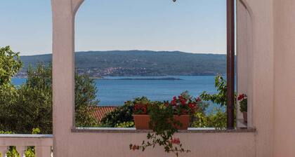 Holiday apartment with air conditioning and sea view
