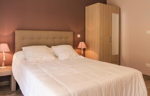1 Schlafzimmer, Reisekinderbett, kostenloses WLAN, Bettwäsche