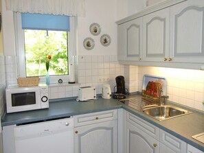 Geladeira, micro-ondas, fogão, lava-louças