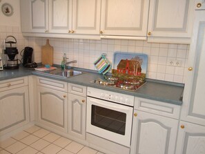 Kühlschrank, Mikrowelle, Ofen, Geschirrspüler