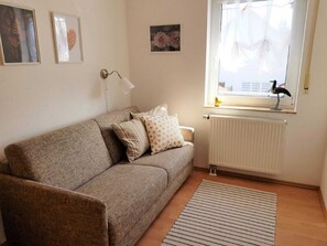 Unclassified image, 3 of 7, button