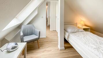 3 bedrooms, travel cot, free WiFi, bed sheets