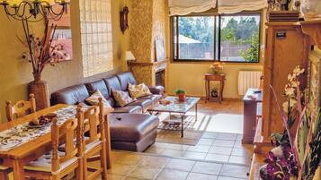 TV, DVD player, table tennis, stereo