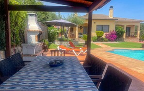 Outdoor dining - Awesome home in Tordera (Tordera)