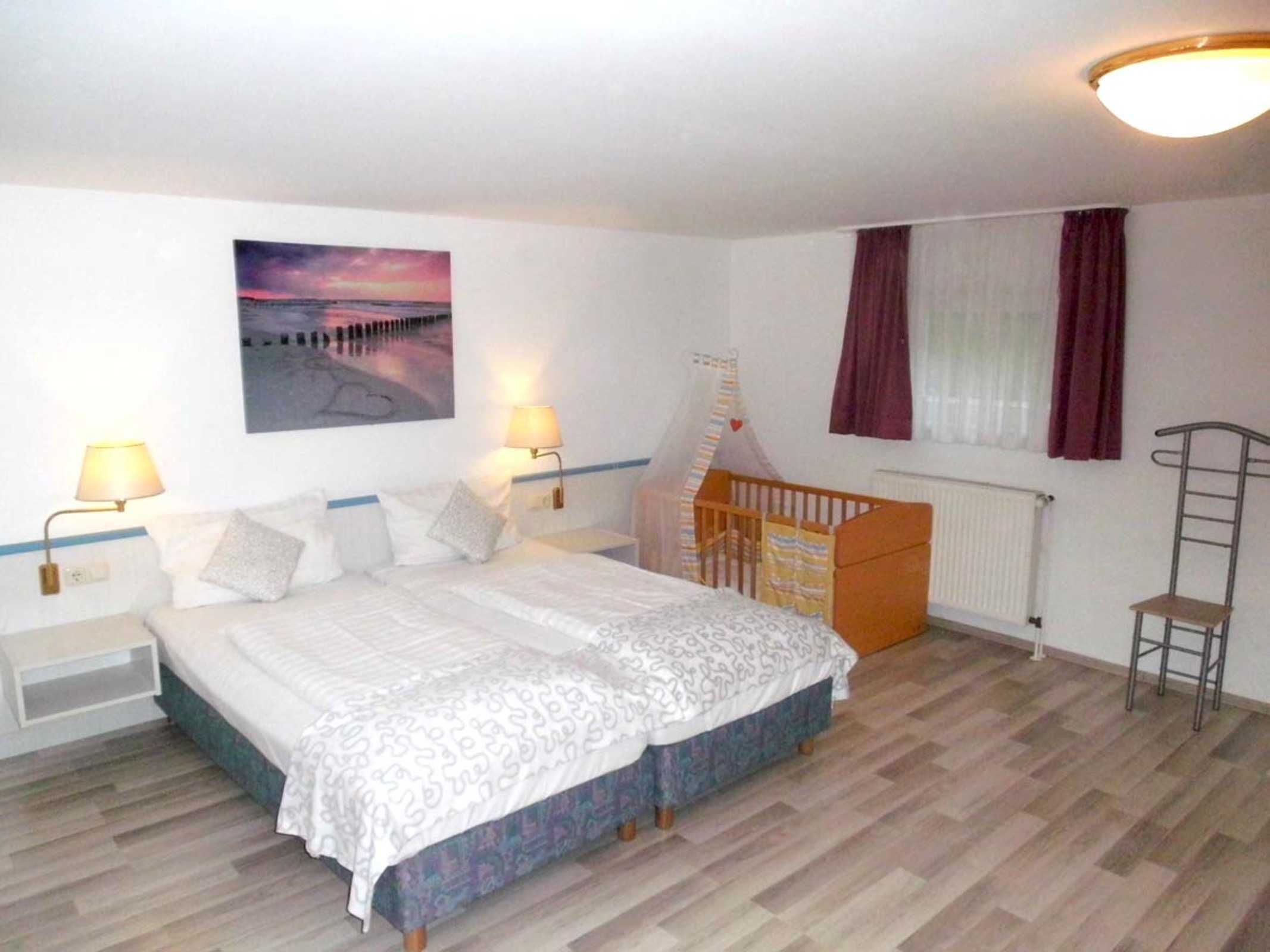 3 Schlafzimmer, Reisekinderbett, WLAN