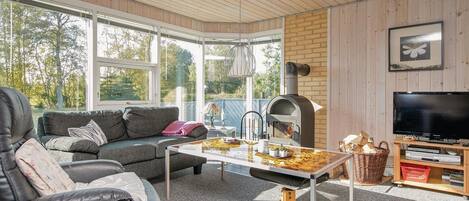 Televisie en een open haard