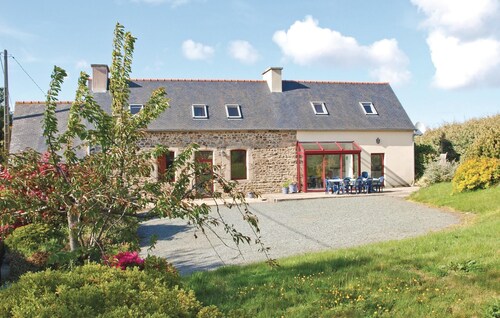 Belle maison de 4 chambres à Tredarzec