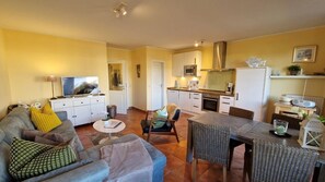 TV - (261) 2-room apartment-Hafenstraße - Apartment holiday dreams (Kühlungsborn)