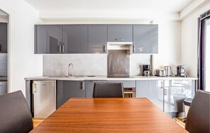 Fridge, microwave, stovetop, dishwasher