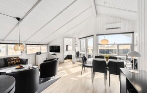 TV, caminetto, impianto stereo