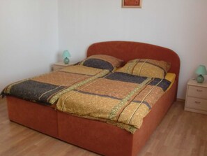 1 habitación y ropa de cama 