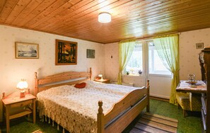 3 bedrooms, travel crib, WiFi