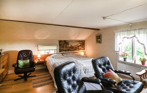 3 bedrooms, travel crib, WiFi