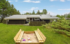 Exterior - Awesome home in Brovst with sauna (Brovst)