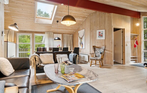 TV, fireplace, DVD player - Awesome home in Brovst with sauna (Brovst)