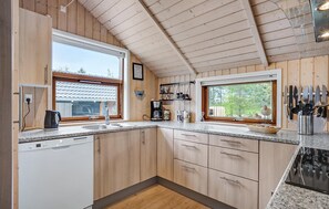 Fridge, microwave, stovetop, dishwasher