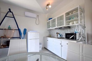 Refrigerador, placa de cocina, lavavajillas, tetera/pava eléctrica