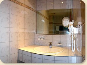 Unclassified image, 3 of 11, button