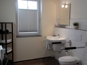 Dusch, hårtork och handdukar