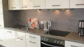 Refrigerador, horno, lavavajillas y periquera