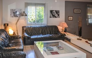 DVD player, ping pong