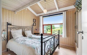 3 bedrooms, travel crib, free WiFi