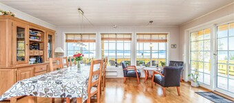 Gorgeous home in Hundeidvik