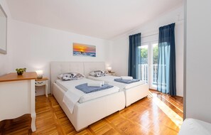 6 bedrooms, travel cot, free WiFi, bed sheets