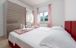 6 Schlafzimmer, Reisekinderbett, kostenloses WLAN, Bettwäsche