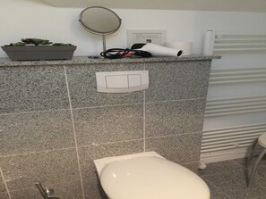 Unclassified image, 2 of 12, button - Double room No. 6, 20 m² - Gästehaus Denecke (Scharbeutz)