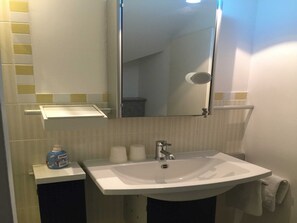 Unclassified image, 3 of 12, button - Double room No. 6, 20 m² - Gästehaus Denecke (Scharbeutz)