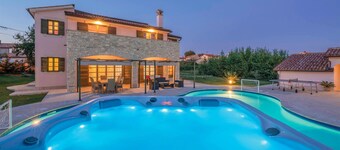 5 bedroom awesome home in Valtura