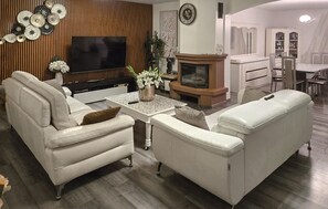 TV, fireplace, DVD player