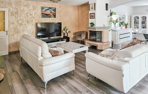 TV, caminetto, lettore DVD
