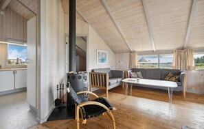 Fernseher, Kamin, DVD-Player