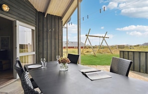 Outdoor dining - Stunning home in Hvide Sande with sauna (Hvide Sande)