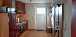 冷蔵庫、電子レンジ、オーブン、食器洗い機