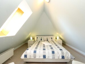 3 bedrooms, travel crib, WiFi, bed sheets