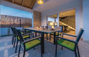 Outdoor dining - Stunning home in Sibenik with WiFi (Sibenik)