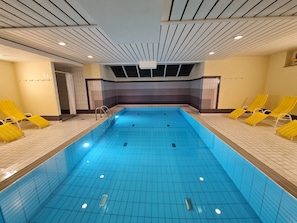 Indendørs pool, opvarmet pool
