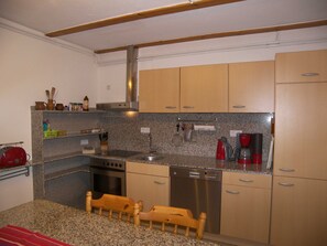 Fridge, microwave, oven, dishwasher - Vacation home Palfner over 3 floors - Holiday home (Heringsdorf)